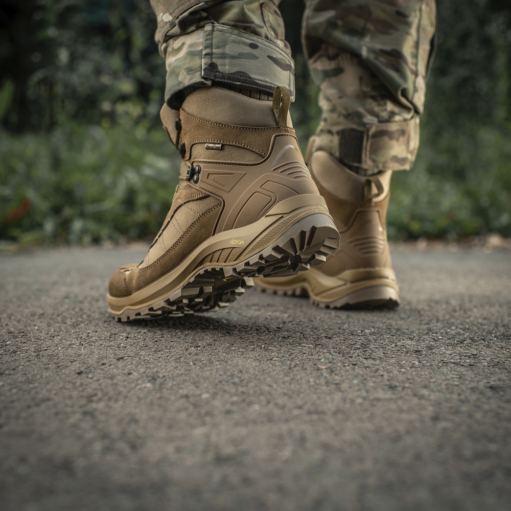 Militarny kolor Coyote i naturalny kamuflaż