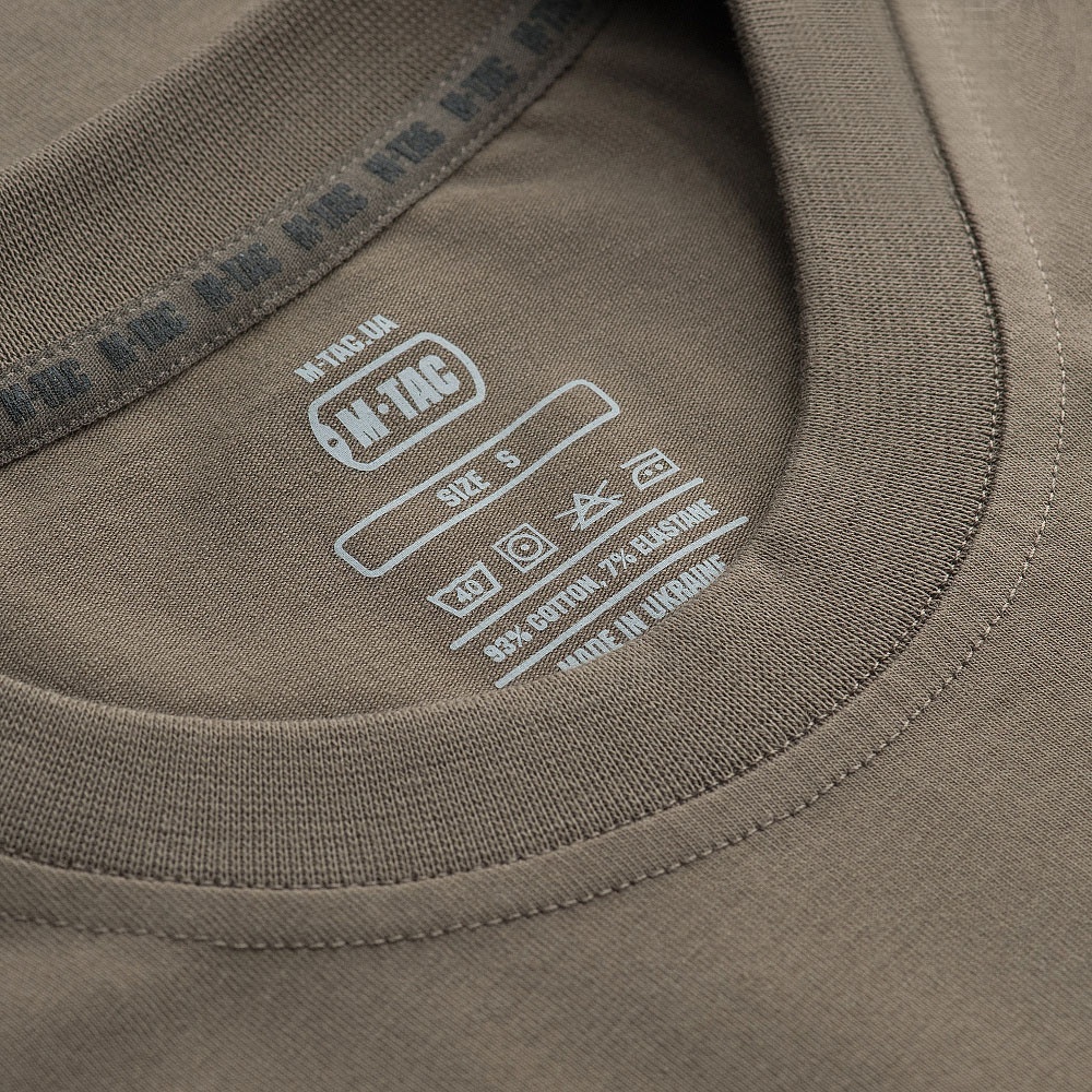 Stonowany i uniwersalny kolor Dark Olive