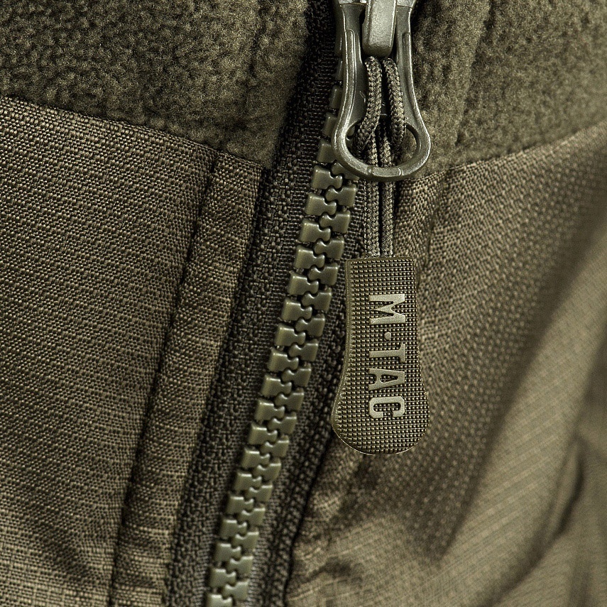 Klasyczny i leśny odcień Army Olive