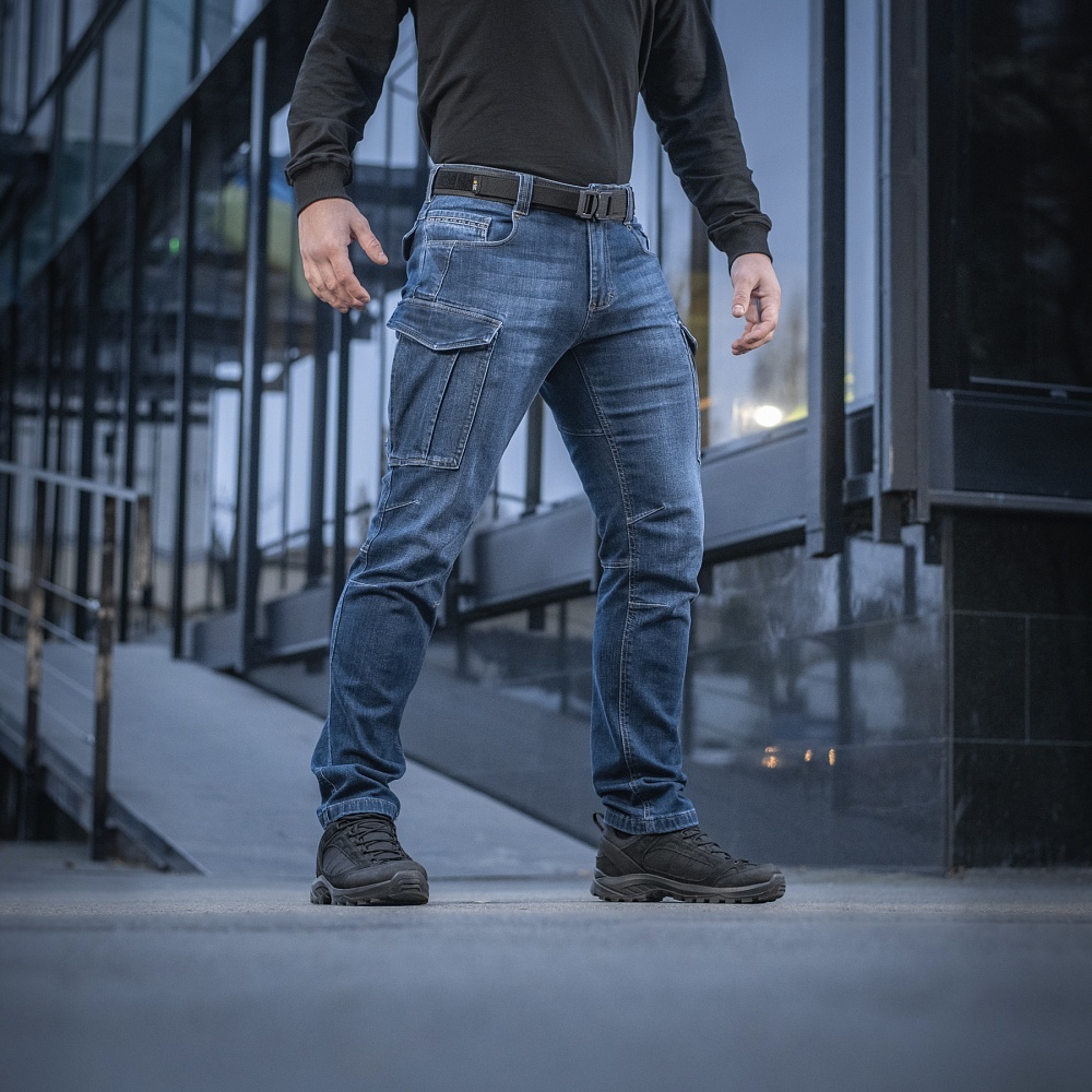 Dyskrecja i uniwersalność w kolorze Dark Denim