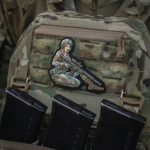 M-TAC Naszywka na rzep Morale Patch Tactical Girl #2 Yakuza Brunet PVC