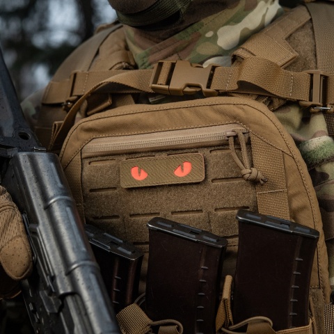 M-TAC Naszywka na rzep Cat Eyes Laser Cut Coyote/Red GID