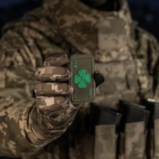 M-TAC Naszywka na rzep Szczęśliwa Karta Haftowana Ranger Green