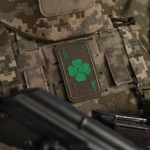 M-TAC Naszywka na rzep Szczęśliwa Karta Haftowana Ranger Green