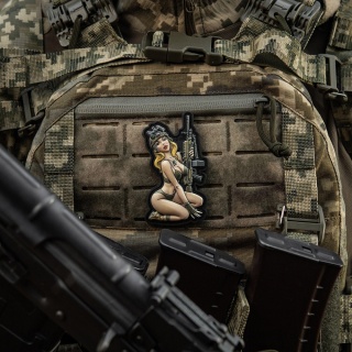 M-TAC Naszywka na rzep Morale Patch Tactical Girl #5 Hooligan PVC Olive