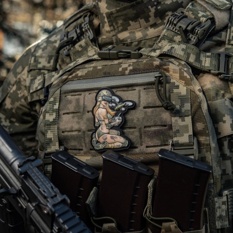 M-TAC Naszywka na rzep Morale Patch Tactical Girl #6 Hooligan Olive V2 PVC