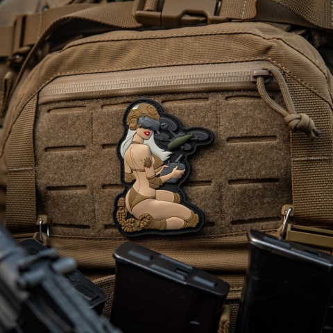 M-TAC Naszywka na rzep Morale Patch Tactical Girl #6 White Coyote V1 PVC