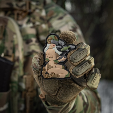 M-TAC Naszywka na rzep Morale Patch Tactical Girl #6 White Coyote Olive V2 PVC