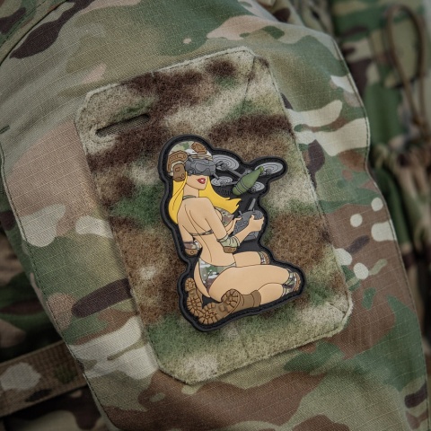 M-TAC Naszywka na rzep Morale Patch Tactical Girl #6 Yellow MC V2 PVC