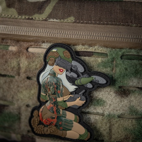 M-TAC Naszywka na rzep Morale Patch Tactical Girl #6 Yellow MC V2 PVC