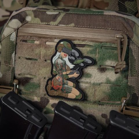 M-TAC Naszywka na rzep Morale Patch Tactical Girl #6 Yellow MC V2 PVC