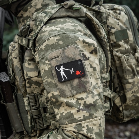 M-TAC Naszywka na rzep Flaga Czarnobrody Medyk Black