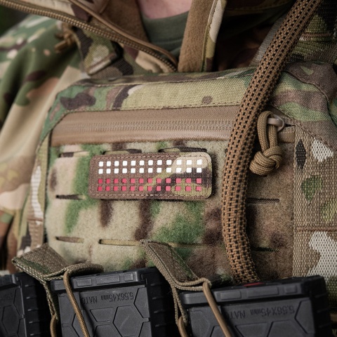 M-TAC Naszywka na rzep Flaga 25x80 Miniaturowe Kwadraty Laser Cut MultiCam® White Red